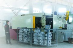 太陽(yáng)能路燈燈具加工制造車間